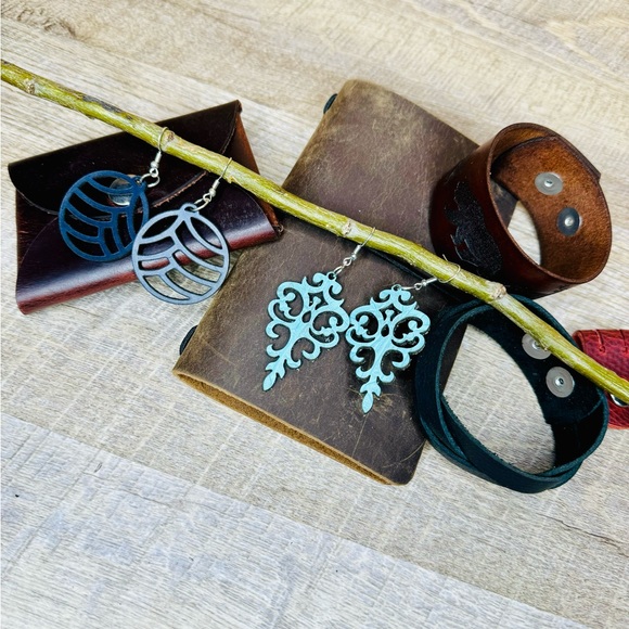 Sign up for closet updates by liking this listing! - Picture 10 of 15